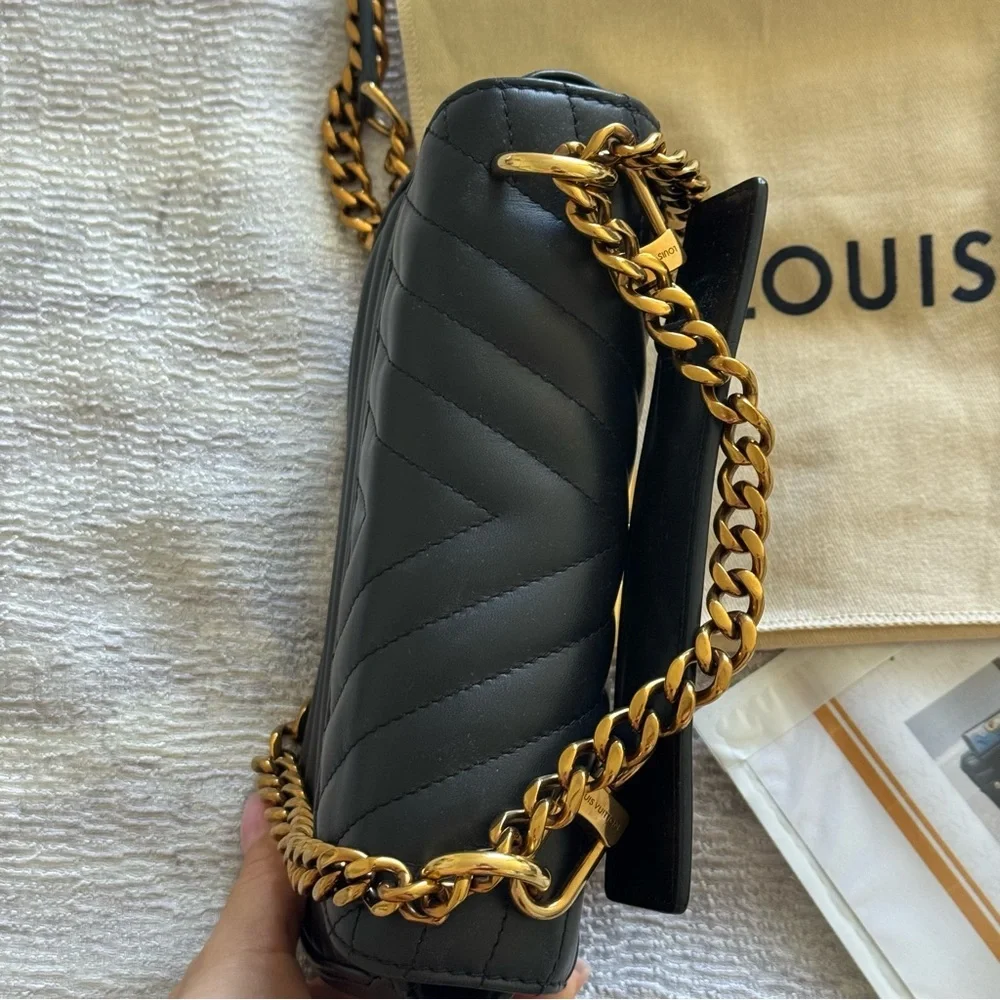 Louis Vuitton Wave Black Quilted Shoulder/Crossbody Bag, Authentic - Picture 6 of 16